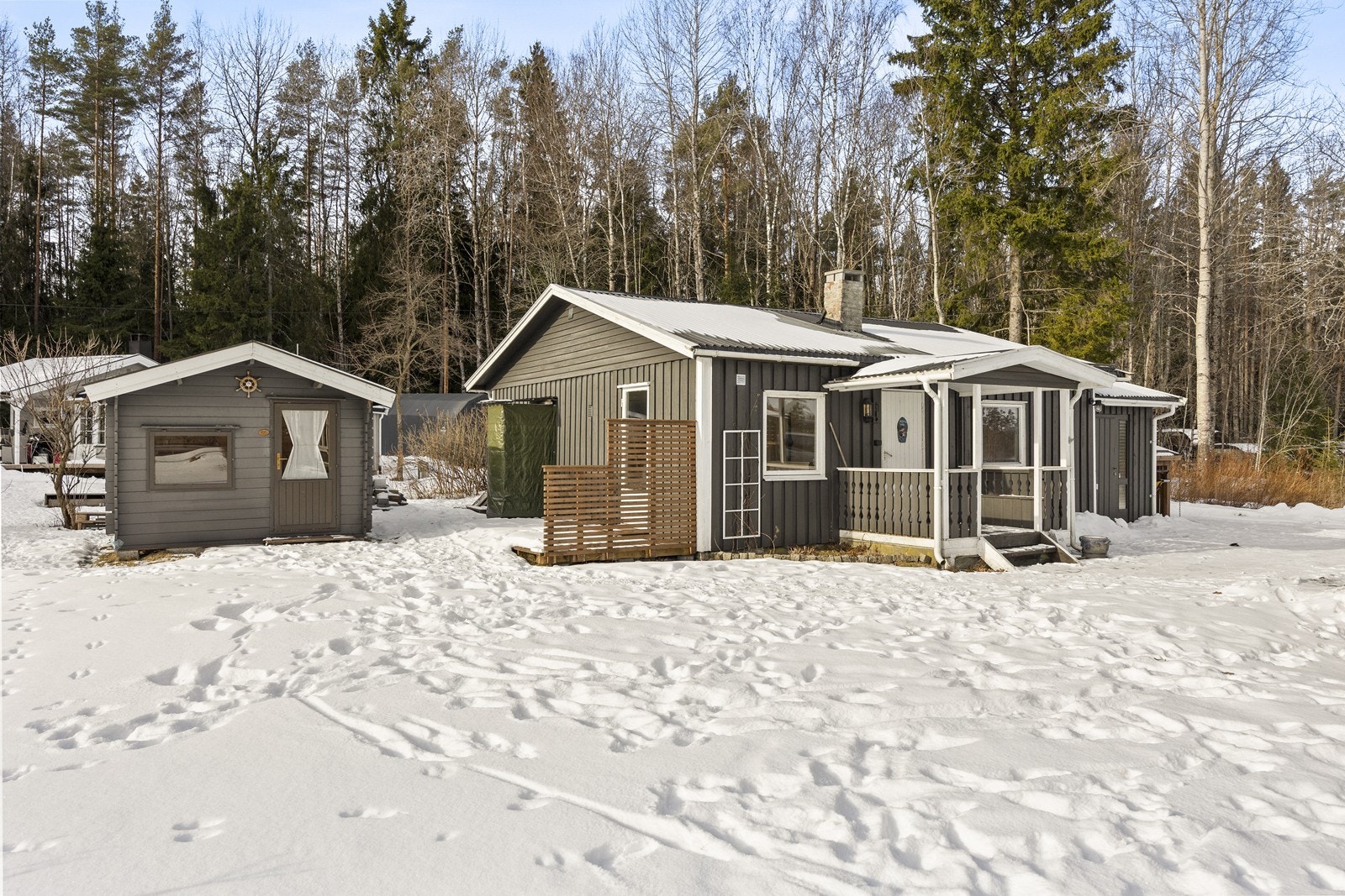 Det er oppført en mindre lekestue/bod ved fritidsboligen Galleribilde