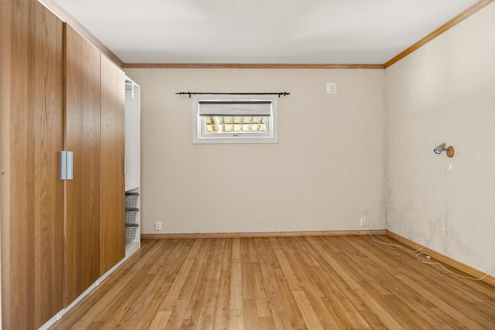 Soverom 1 med innsatt garderobeskap Galleribilde