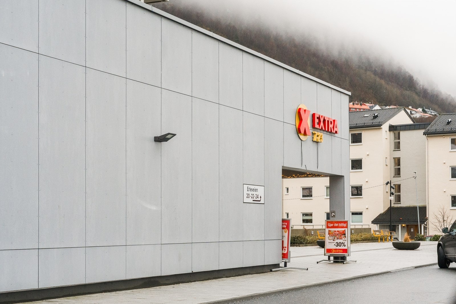 Coop Extra er like utenfor leiligheten. Galleribilde