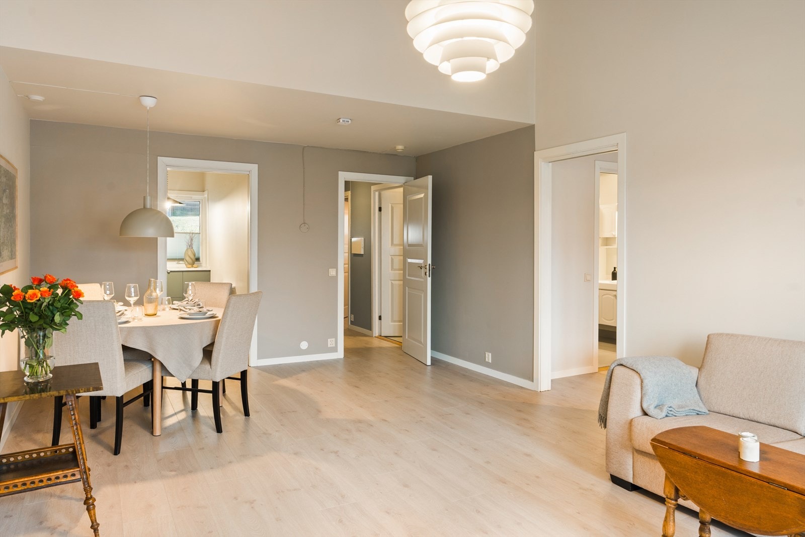 Stuen måler hele 25.3 m² Galleribilde