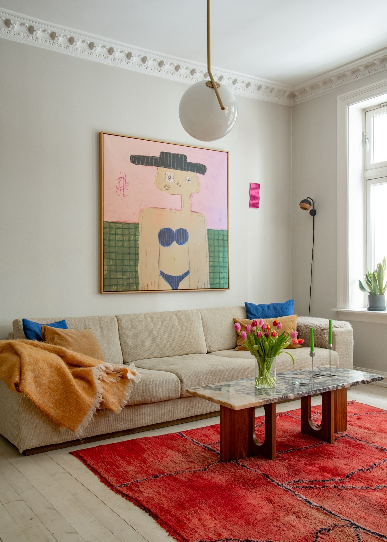 Takhøyde på hele 2,93 m gir en luftig og herskapelig romfølelse. Galleribilde