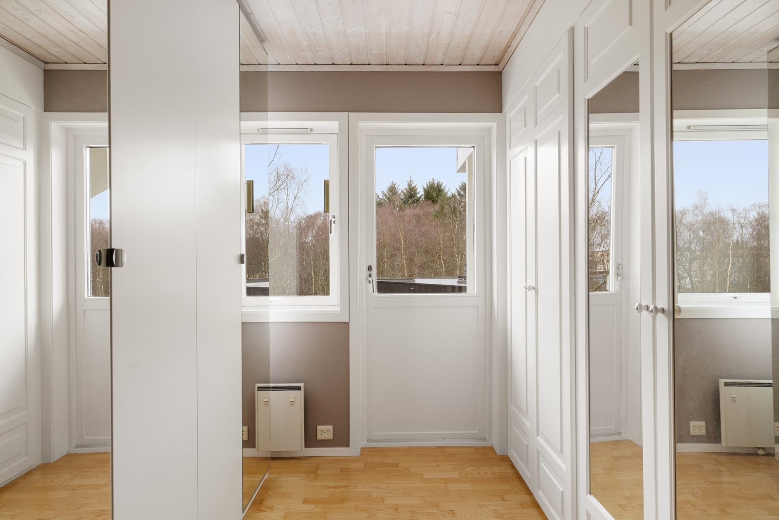 Utgang til altan fra avkledningsrom Galleribilde