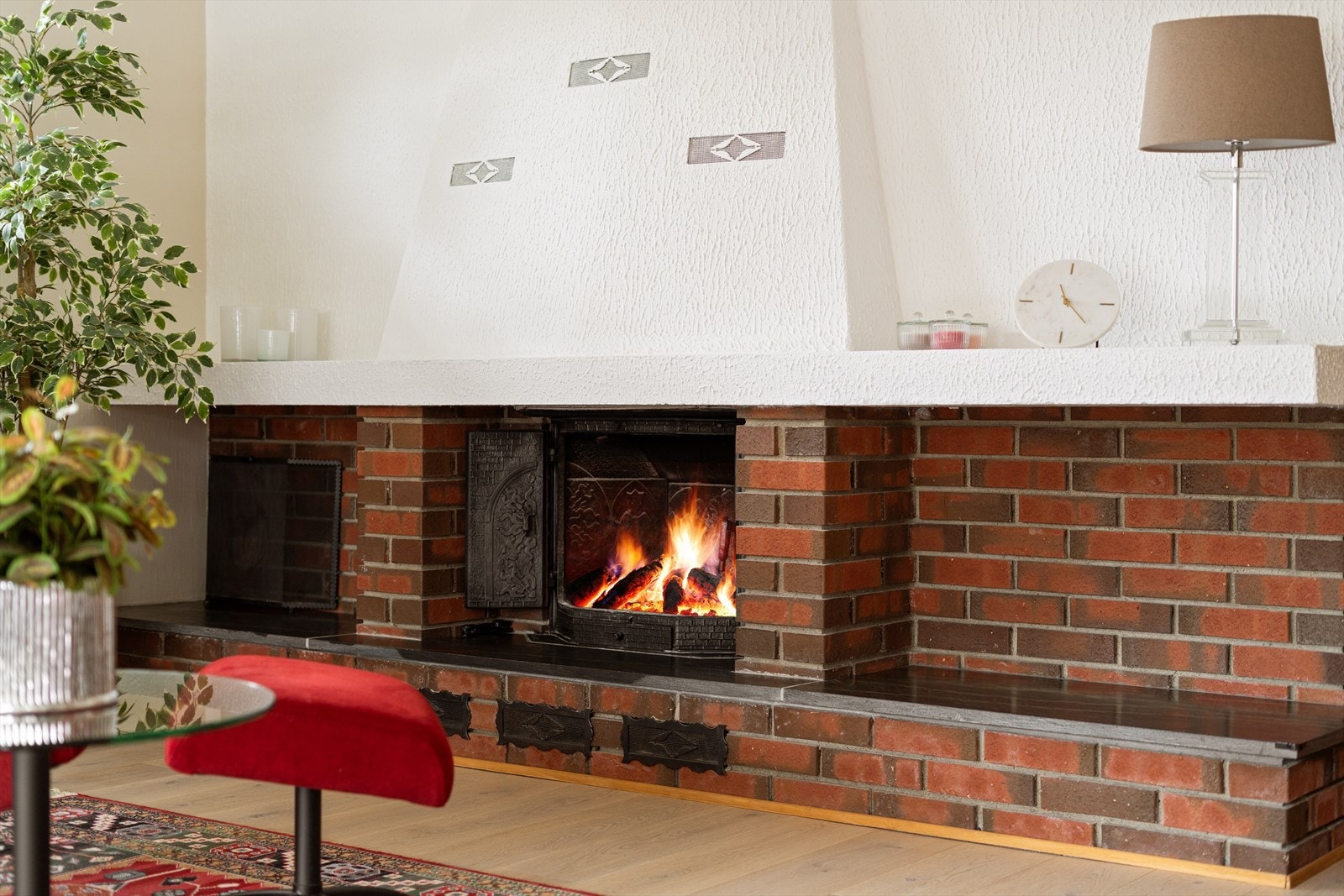 Flott peisovn i teglstein Galleribilde