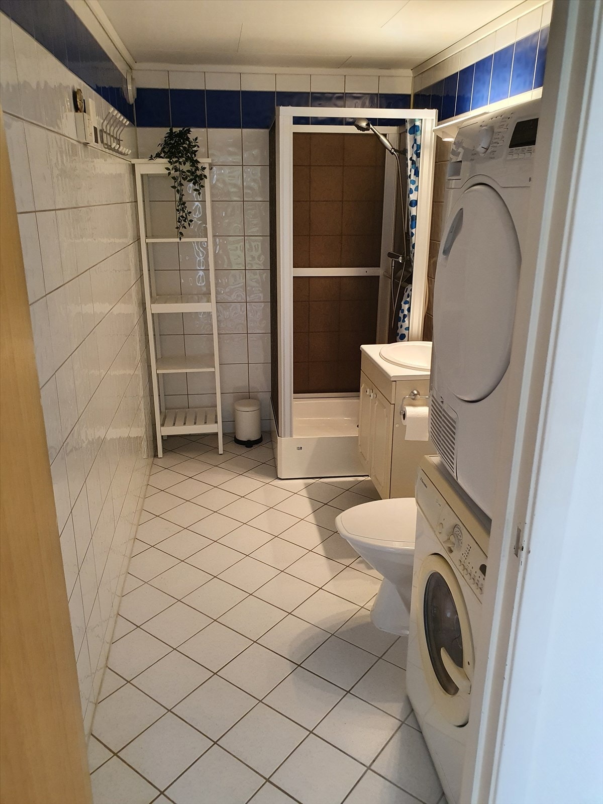 Leilighet - bad. Foto: selger. Galleribilde