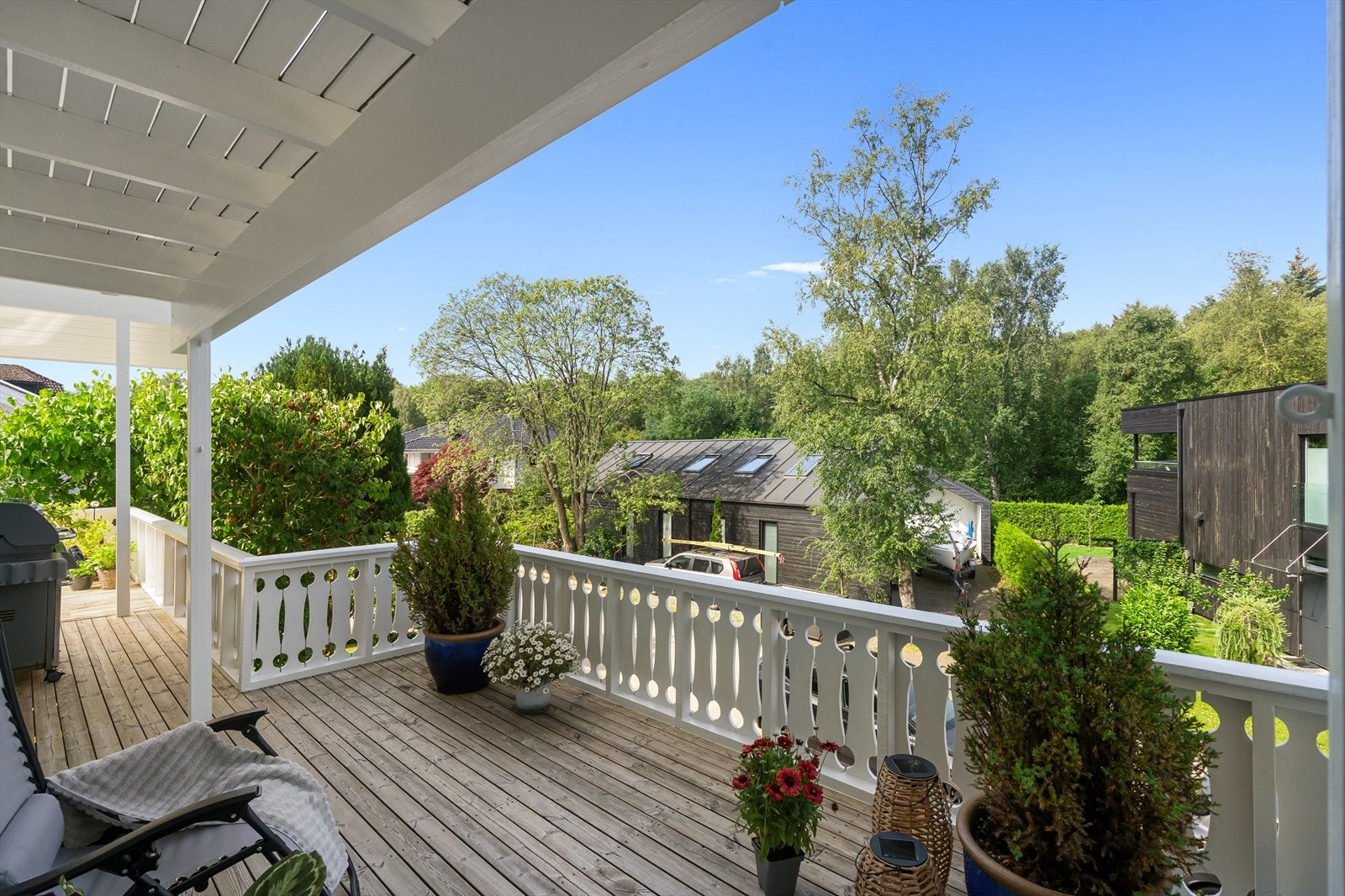 Nærhet til lekeplass, grøntareal og fotballøkke. Galleribilde