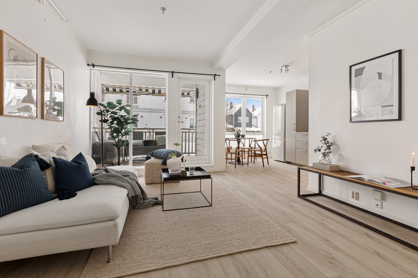 DNB Eiendom ved Johanna Wenngren har gleden av å presentere Stallkroken 4A - en tiltalende 3-roms leilighet i byggets første etasje, med praktisk trappefri adkomst. Galleribilde