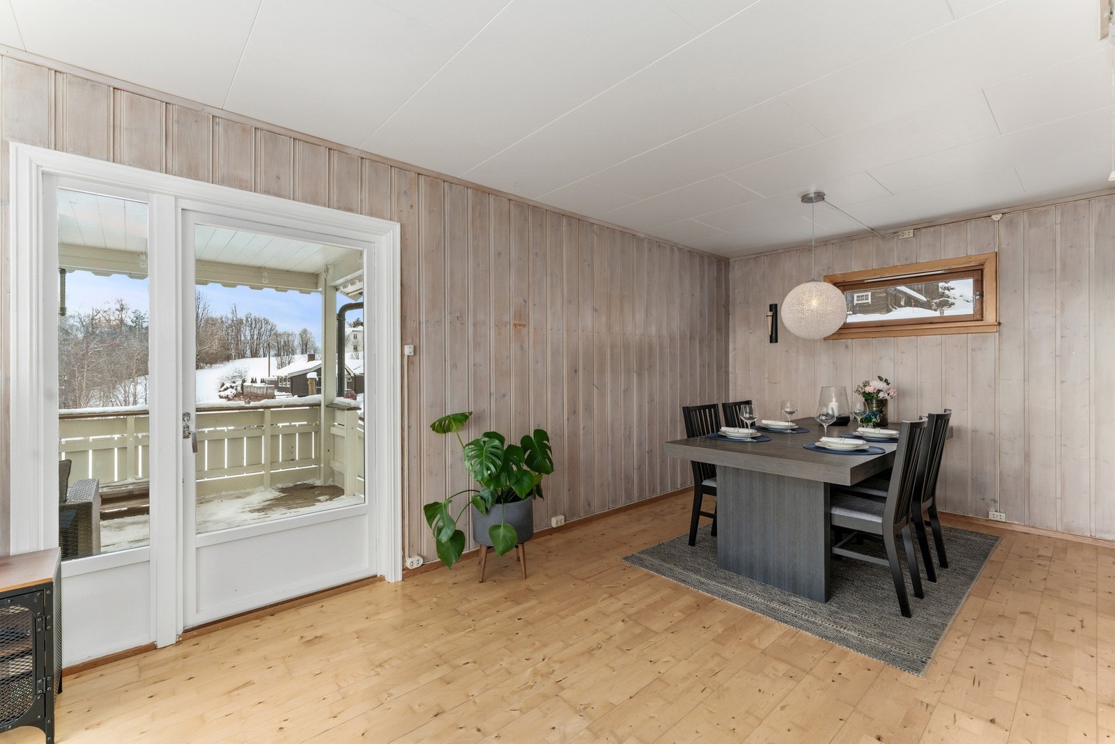 Egen spisestue i tilknytning til kjøkken og stue Galleribilde