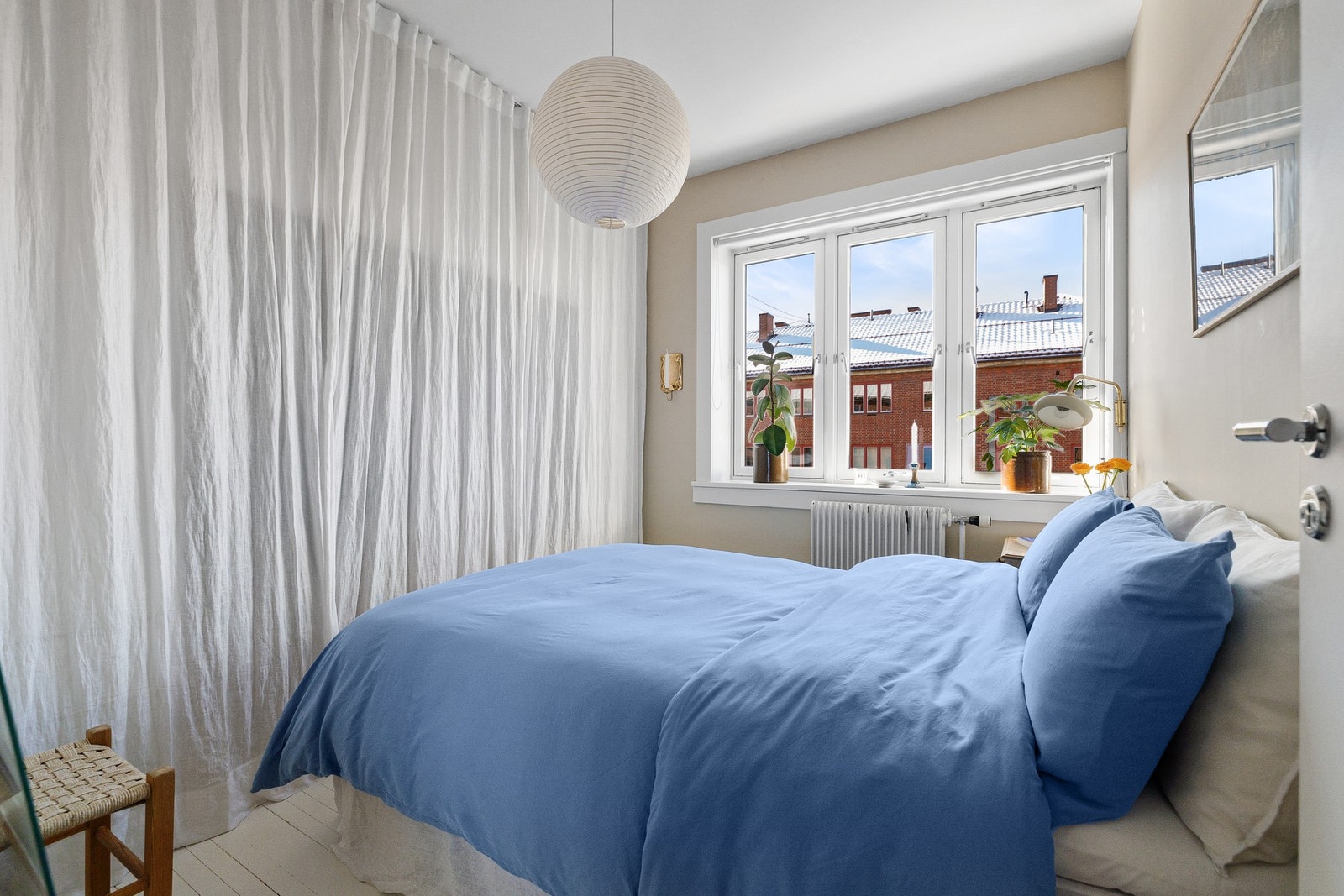 Akkurat passe fin størrelse på soverommet. Galleribilde