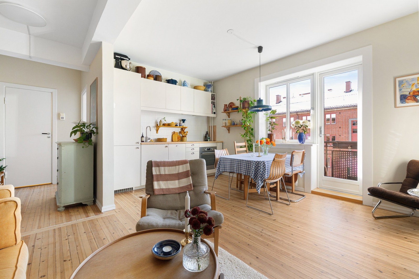 Vi elsker romfølelsen her! Takhøyden er ca. 2,66 meter. Galleribilde