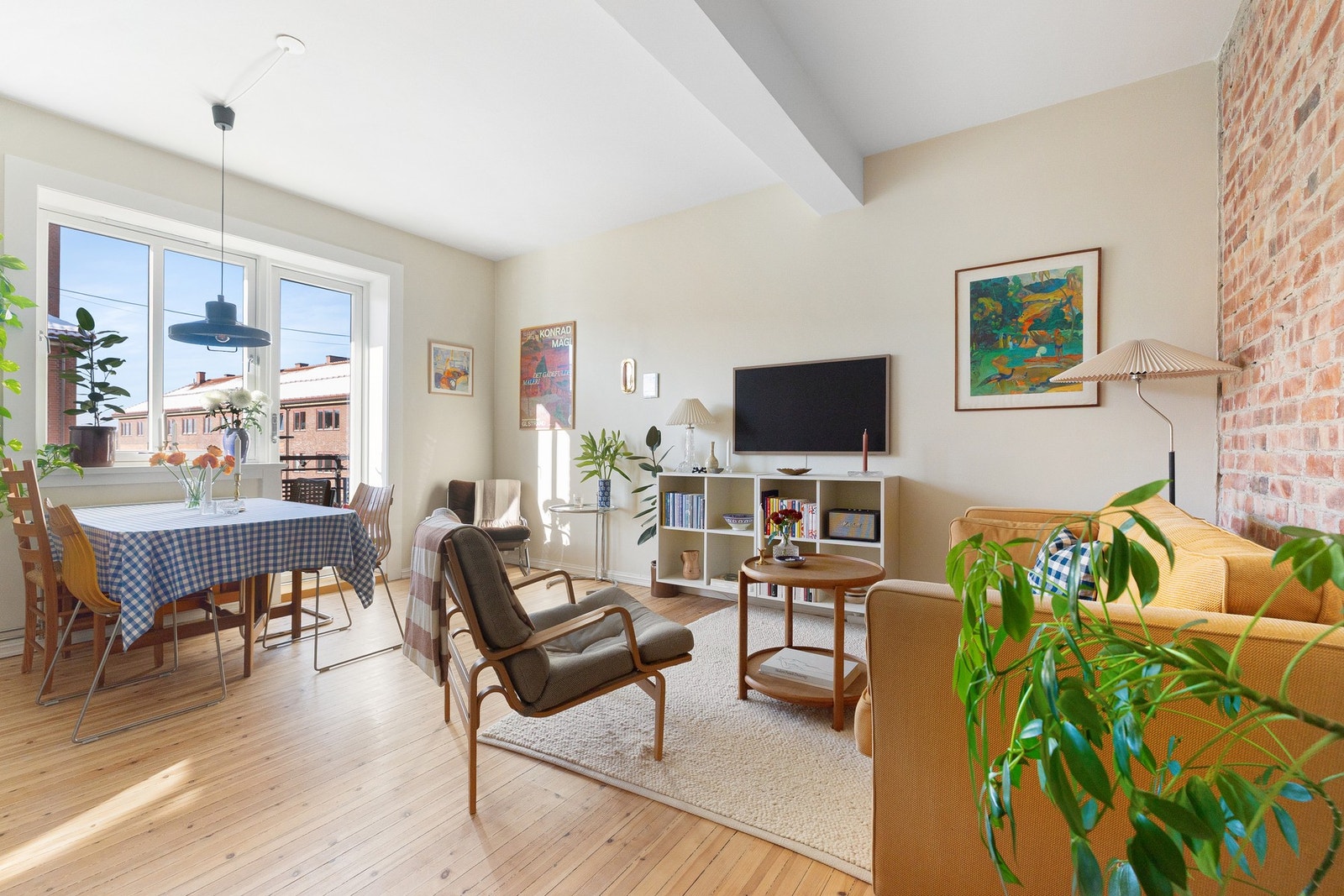 Leiligheten vender ut mot gårdsrom, og ikke mot bilvei. Galleribilde