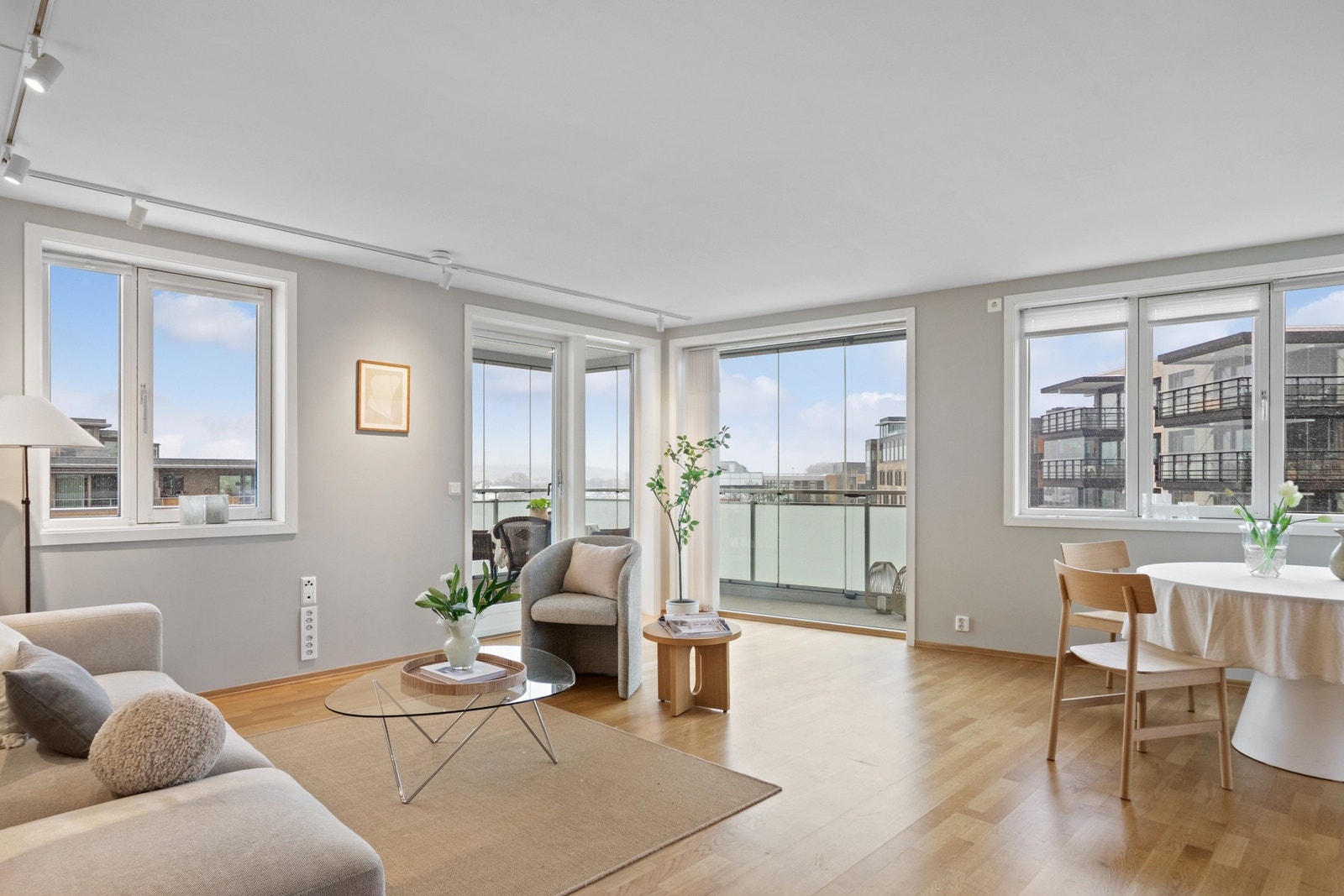 Fra allrommet er det utgang til to innglassede balkonger Galleribilde