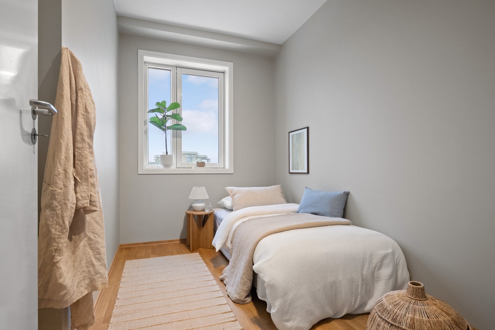 Store vinduer sørger for rikt, naturlig lysinnslipp, og begge rommene har vannbåren varme i gulvet Galleribilde