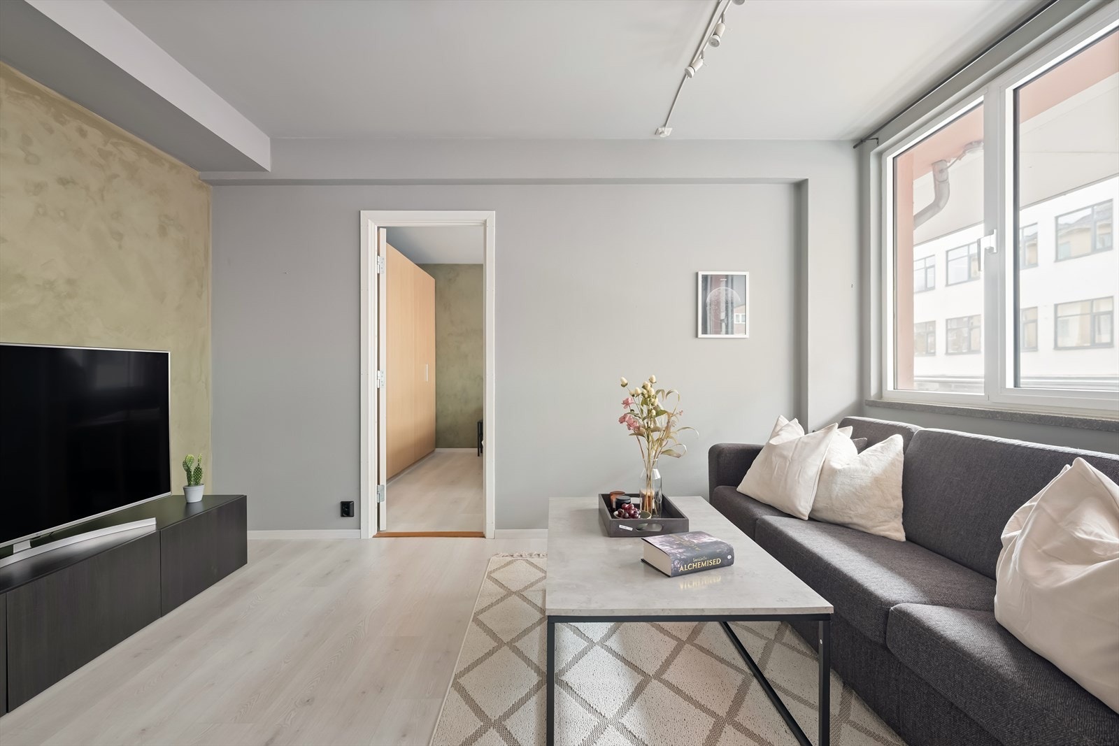 Bygget ble omgjort til leiligheter i 2004 og fremstår i dag med en moderne standard med balansert ventilasjon, fjernvarme og heis i bygget. Galleribilde