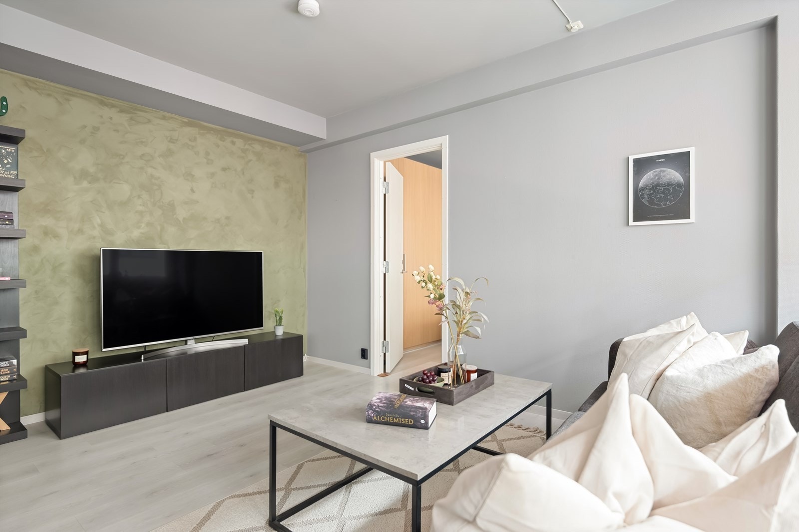 Styret informerte 29.01.2026 om planlagt rehabilitering av fasade, tak og vinterhager, trolig med fjerning av franske balkonger og dobling av felleskostnadene. Galleribilde