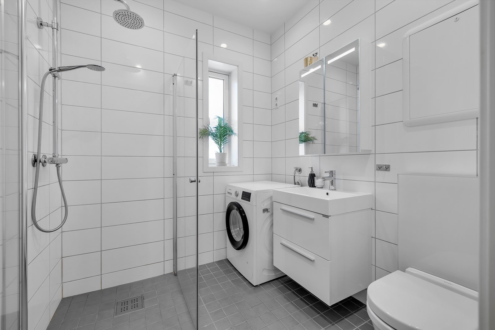 Flislagt bad med varme i gulv Galleribilde