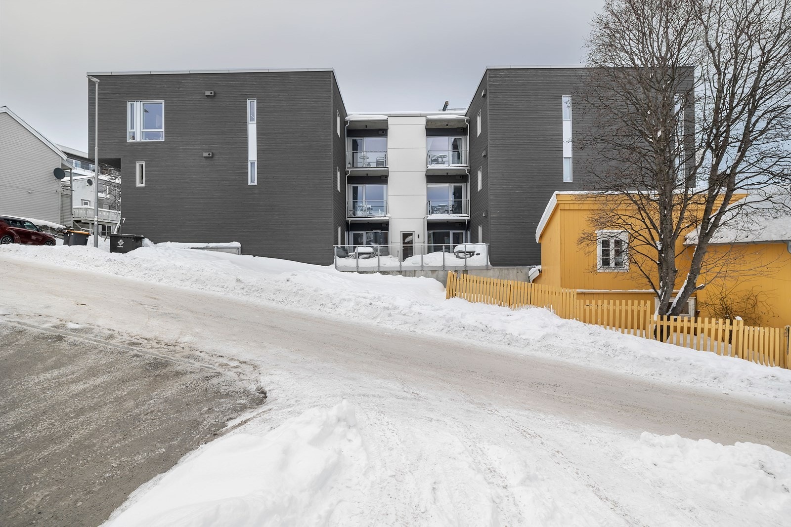 Felles terrasse for sameiet Galleribilde