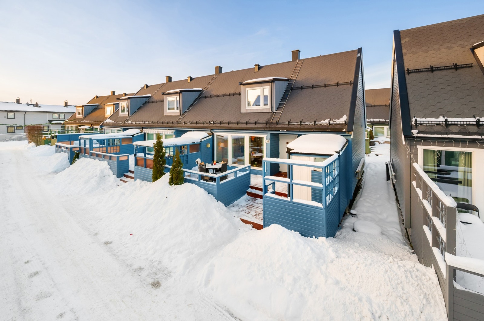 Skjermet og populær beliggenhet uten gjennomgangstrafikk. Galleribilde