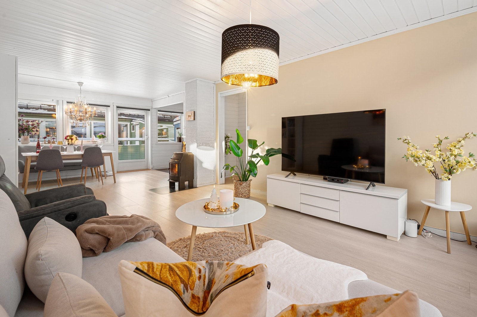 Rekkehuset har en fin beliggenhet i trygge og rolige omgivelser på Tiller. Galleribilde