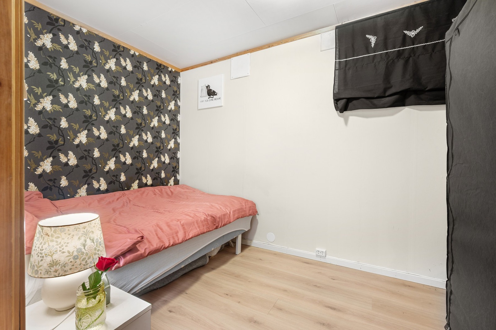 Rom som i dag er innredet som soverom. Galleribilde