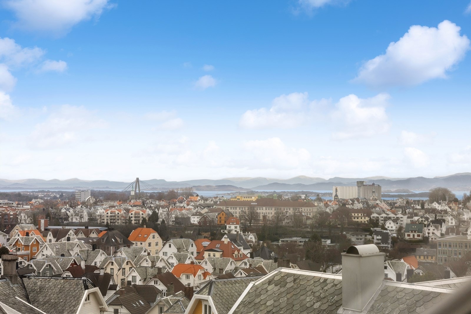 Stavanger sentrum byr på et rikt kultur- og uteliv, med restauranter, kafeer, shoppingmuligheter og kulturarenaer som Stavanger konserthus. Galleribilde