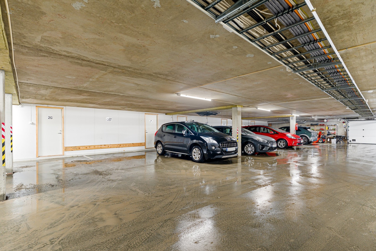 Fast parkeringsplass i oppvarmet parkeringskjeller. Galleribilde