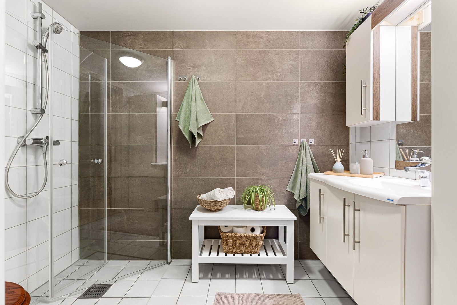 Fllislagt bad med elektrisk varme i gulv. Galleribilde