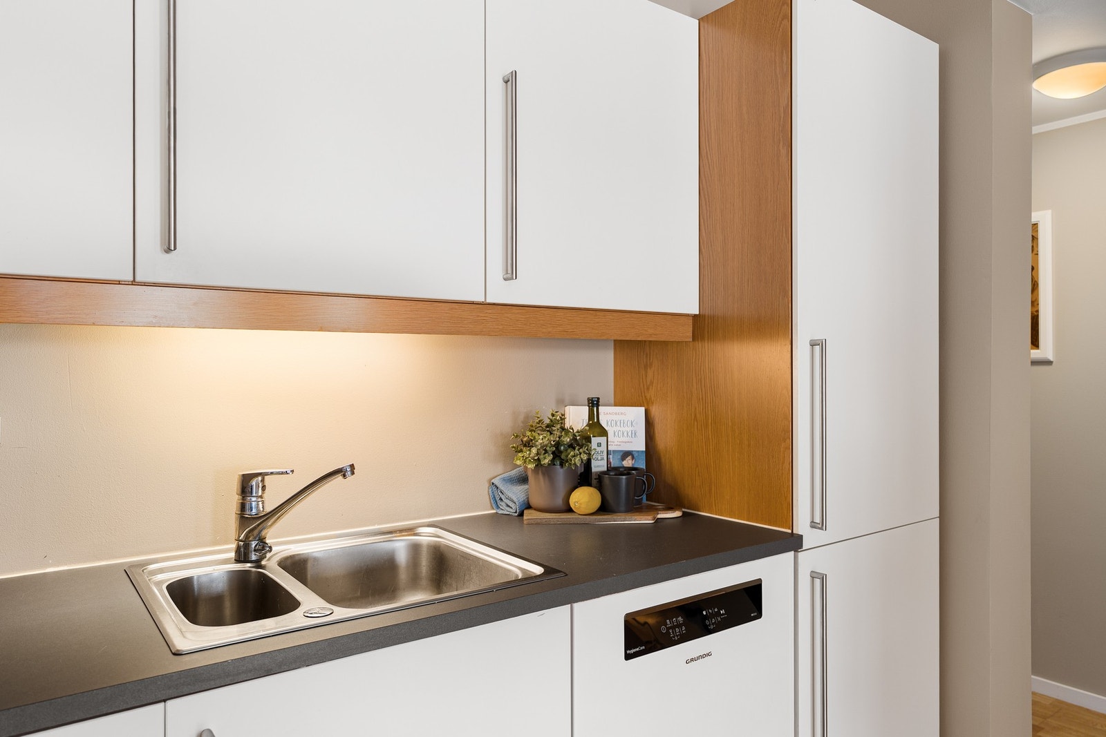 Kjøkken med integrerte hvitevarer, vurdert til tilstandsgrad 1 av takstmann. Galleribilde