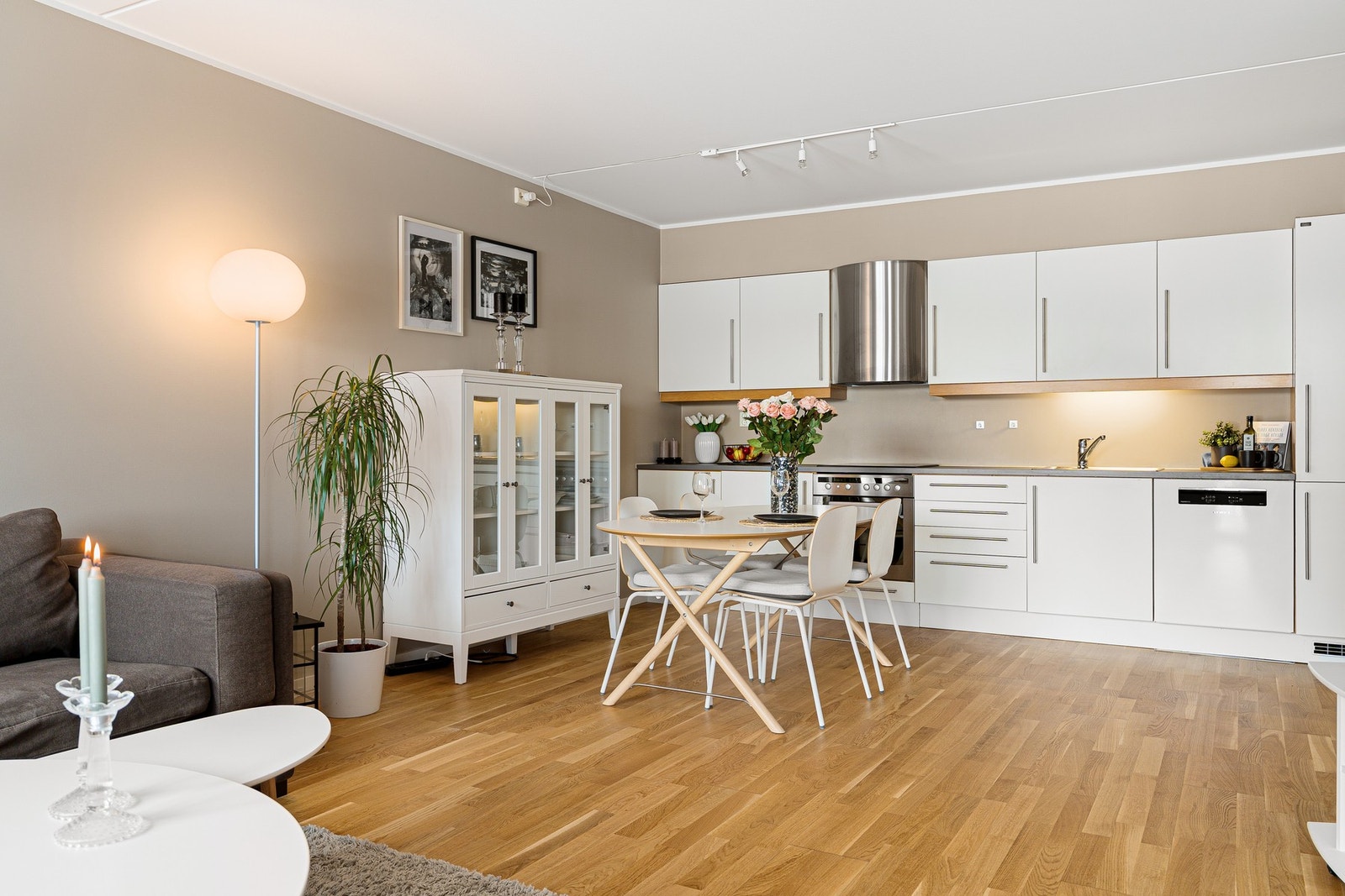 Åpen stue- og kjøkkenløsning. Galleribilde