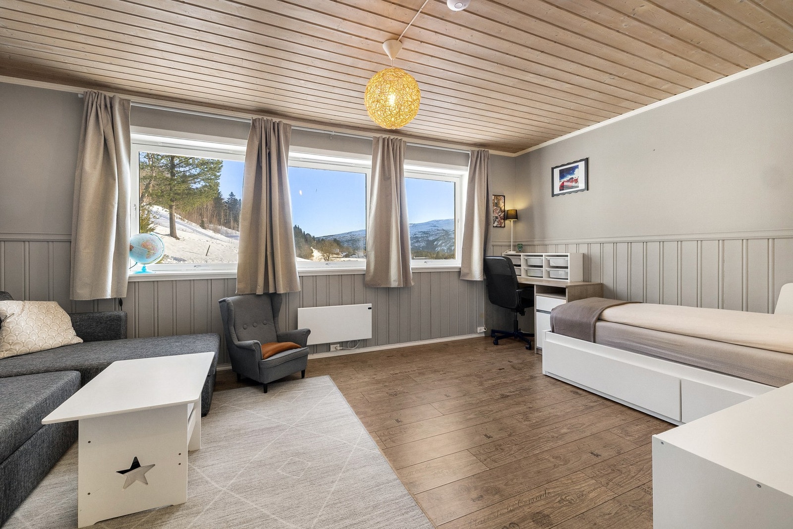 Praktisk kjellerstue med fleksible bruksområder for hele familien Galleribilde