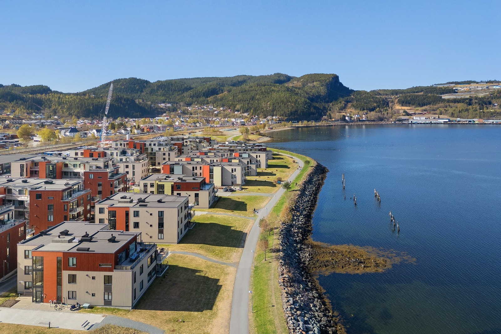 Sameiet Hommelvik Sjøside Sandfjæra består av 58 seksjoner, og ligger sentralt til i Hommelvik. Galleribilde