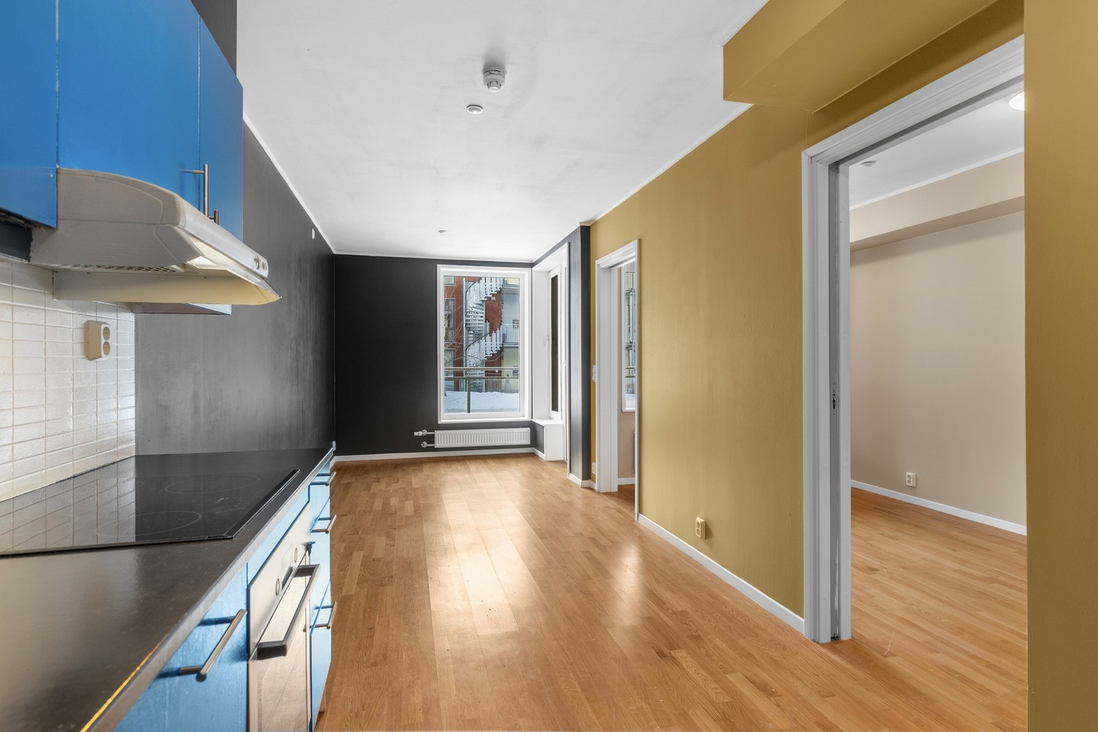 Felleskostnadene inkluderer bla. kostnader til drift og vedlikehold, felles strøm og forsikring, brøyting, strøing, forretningsførsel- og styrehonorar, velforeningskontingent, elektroniske fellesavtaler, a konto varme/varmtvann. Galleribilde