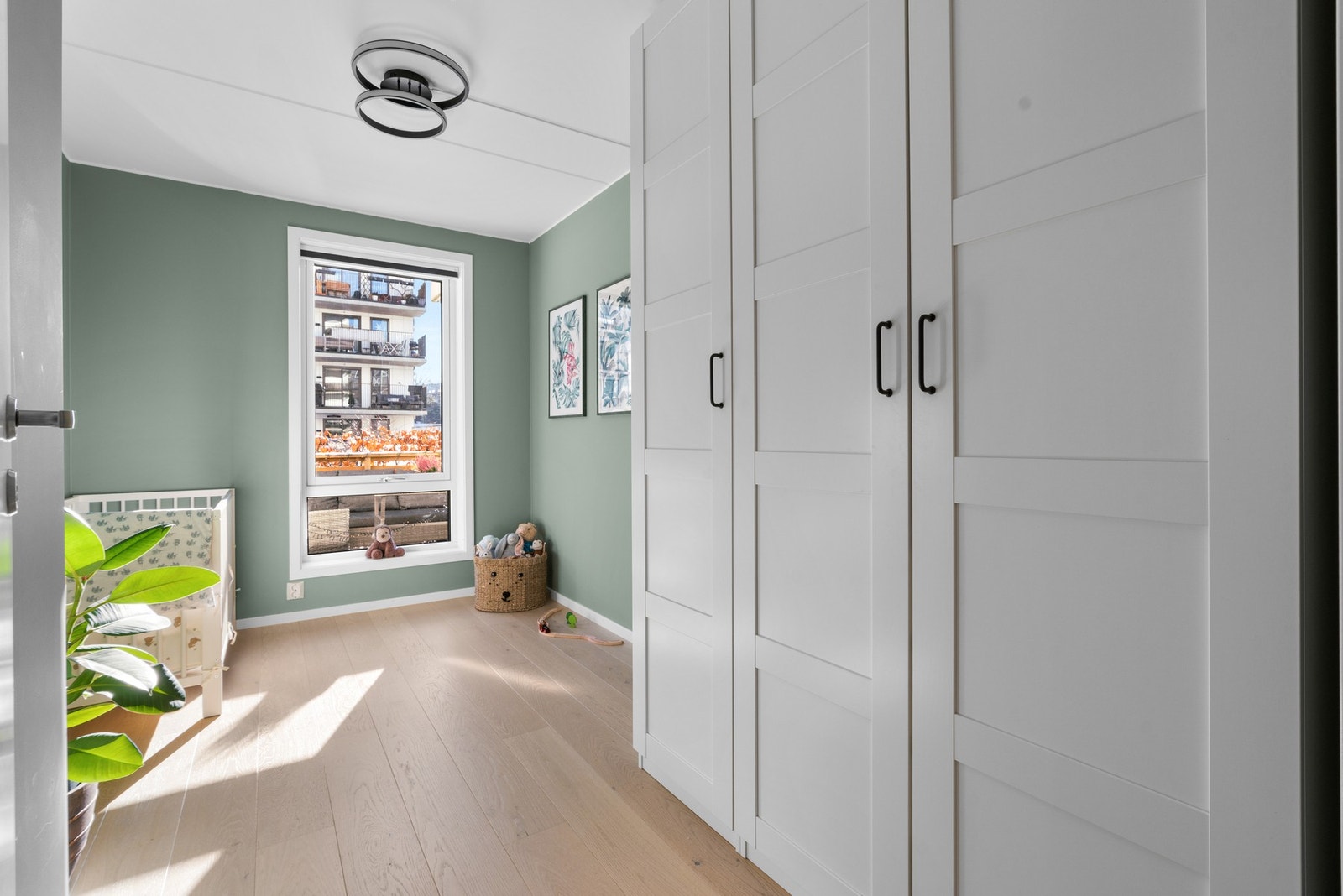 Soverom 2 er også av god størrelse. Rommet er innredet med garderobe. Galleribilde