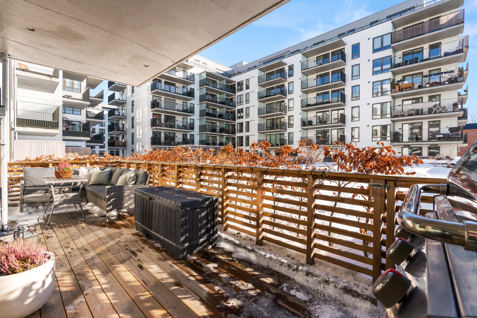 Terrassen på 15 kvm er sydøstvendt. Galleribilde