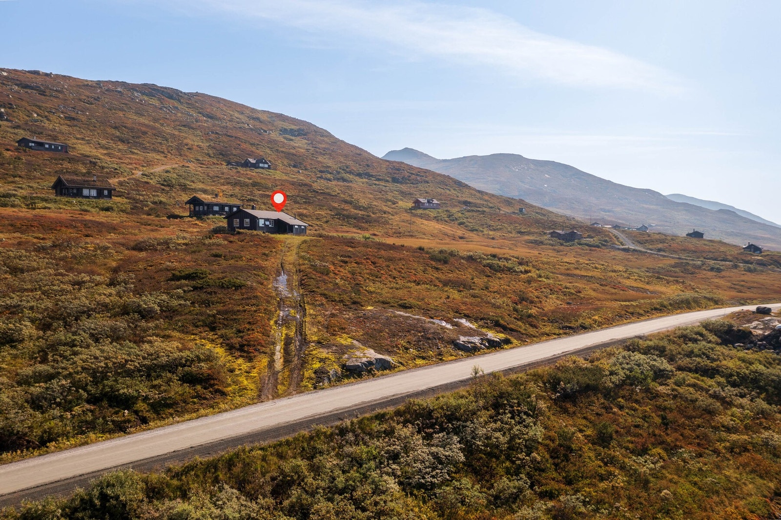 Det blir kjørt opp skuterspor og oppkjørte fjelløyper i forbindelse med ferier på vinterstid. Galleribilde