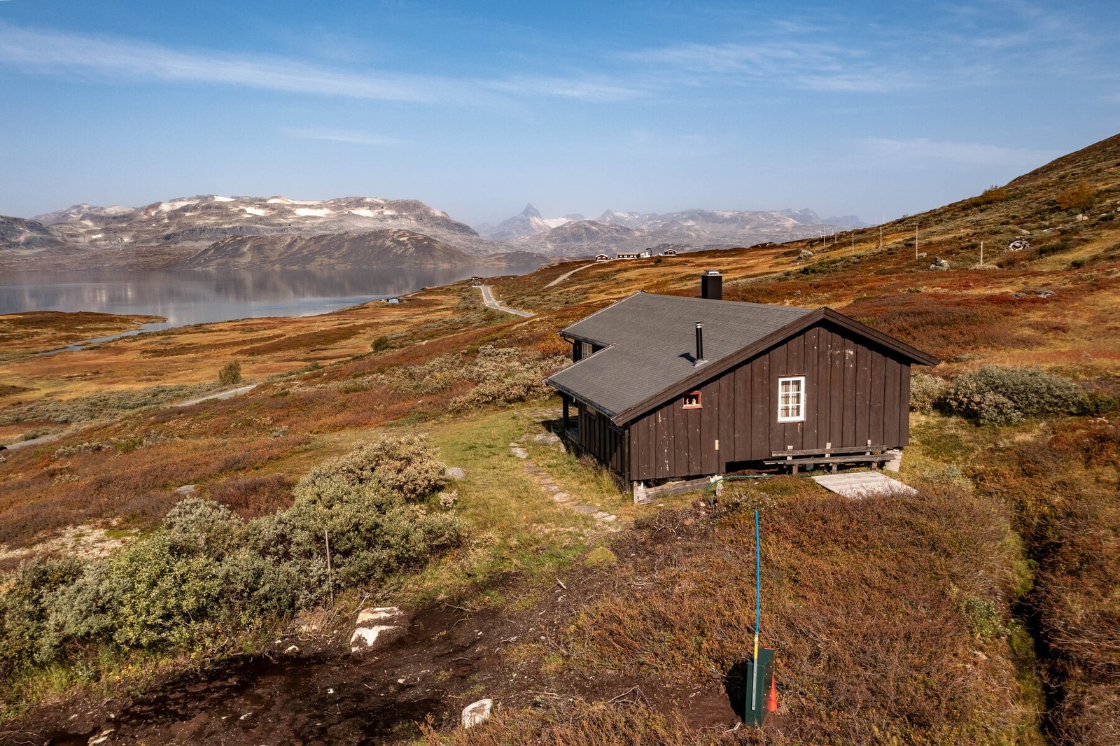 Eidsbugarden er mye brukt som utgangspunkt for fotturer i Jotunheimen, og hver sommer arrangeres festivalen Vinjerock her, med konsertopplevelser og friluftsliv hånd i hånd. Galleribilde