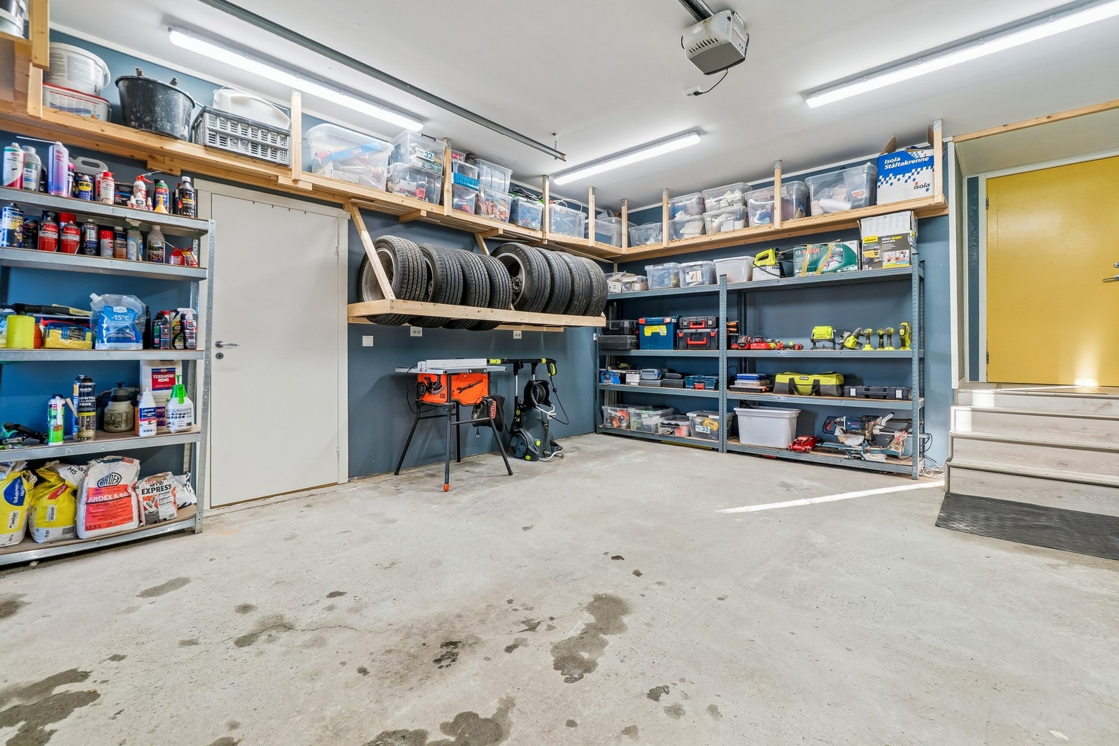 Fra garasjen har du også adkomst til en utebod, og passasje til boligen. Galleribilde