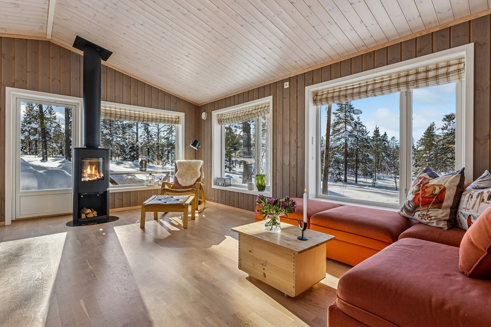 Vedovnen gir lun varme og skaper en klassisk hytteatmosfære på kalde dager. Galleribilde