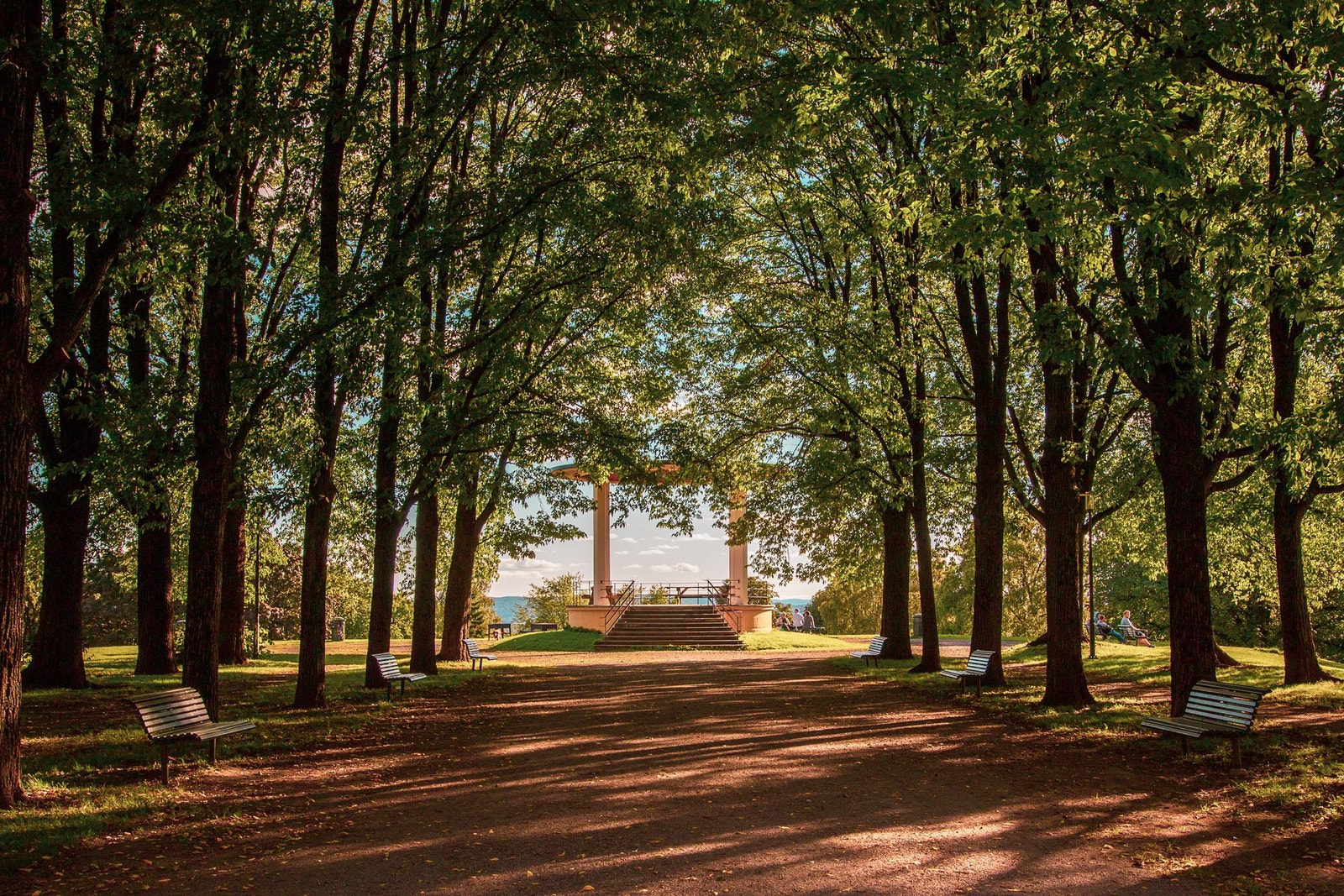 Nærområdet - Flotte turområder i nærheten, blant annet i Torshovparken som vi her ser avbildet. Galleribilde