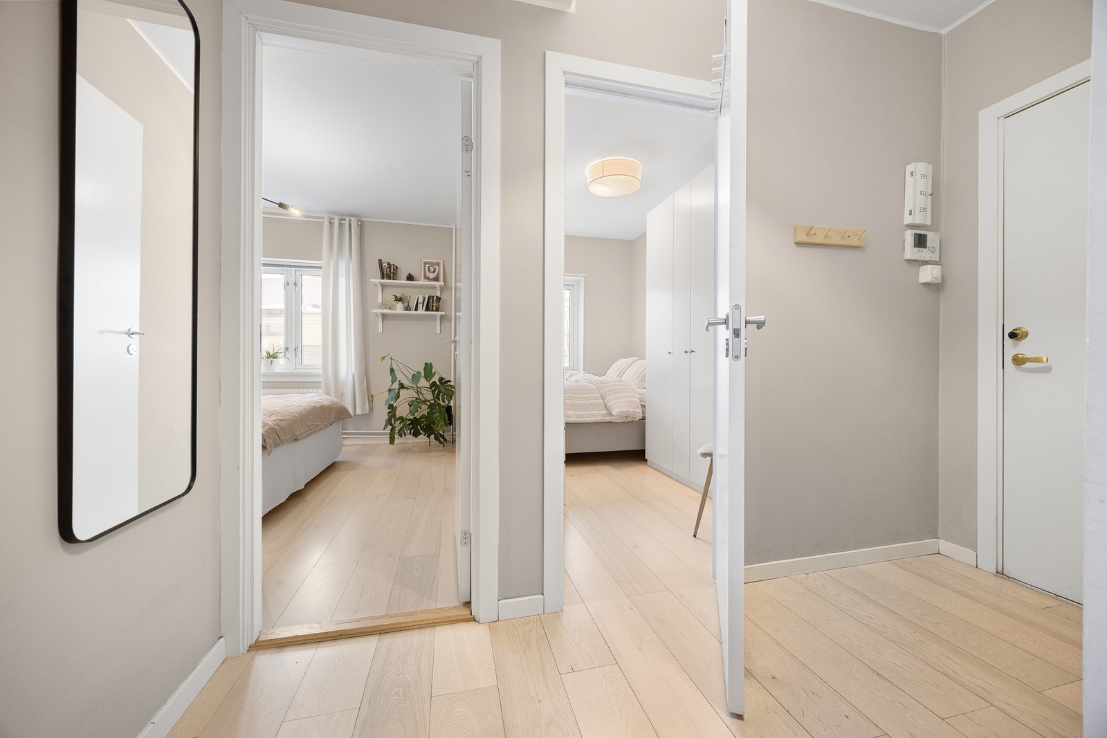 Alle boligens rom har inngang fra entréen. Galleribilde