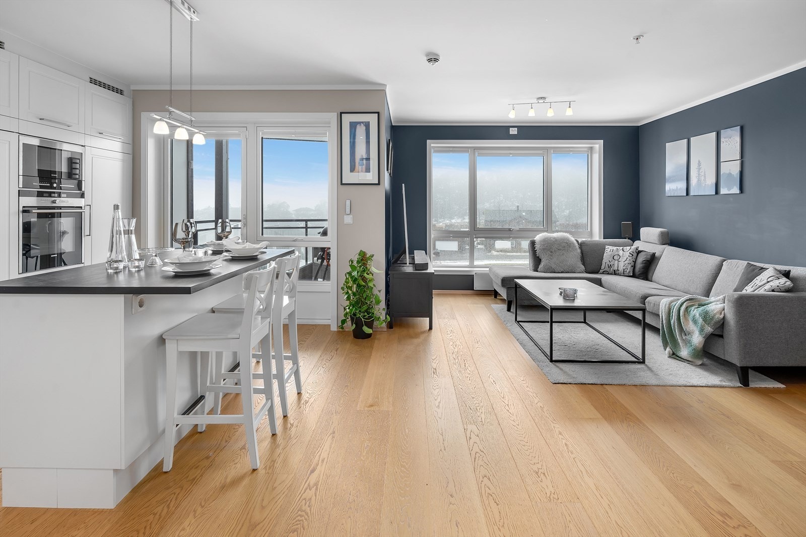 Leiligheten holder en gjennomgående god standard og har en smart planløsning som utnytter plassen på en optimal måte. Galleribilde