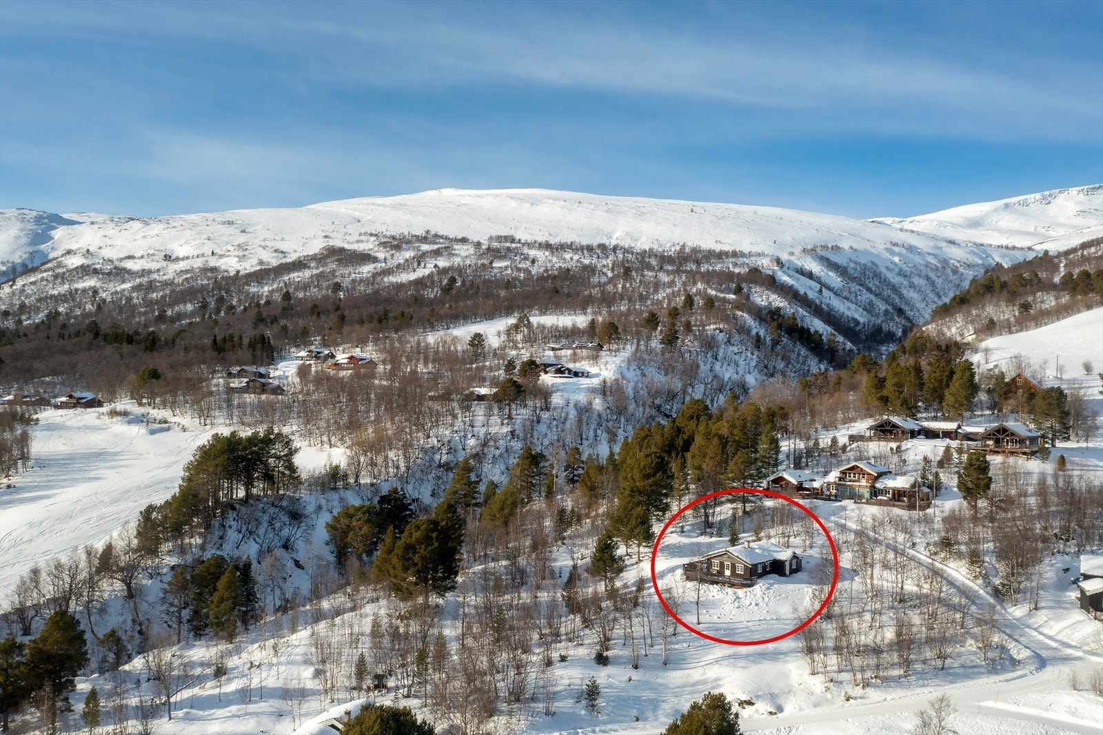 Eiendommen ligger ved elva Svorunda i et meget attraktivt hytteområde Galleribilde