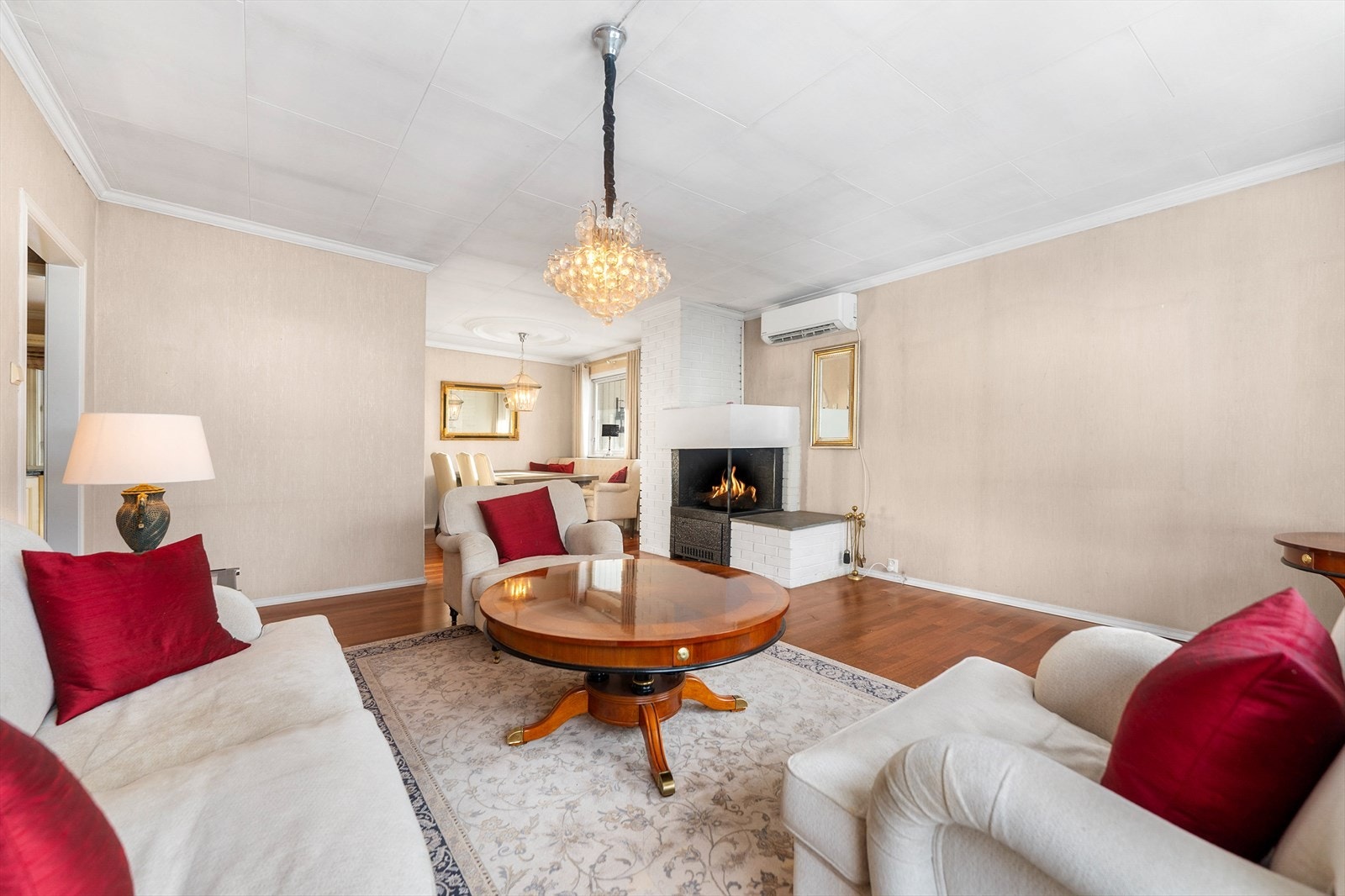 Del av koselig stue mot spisestue Galleribilde