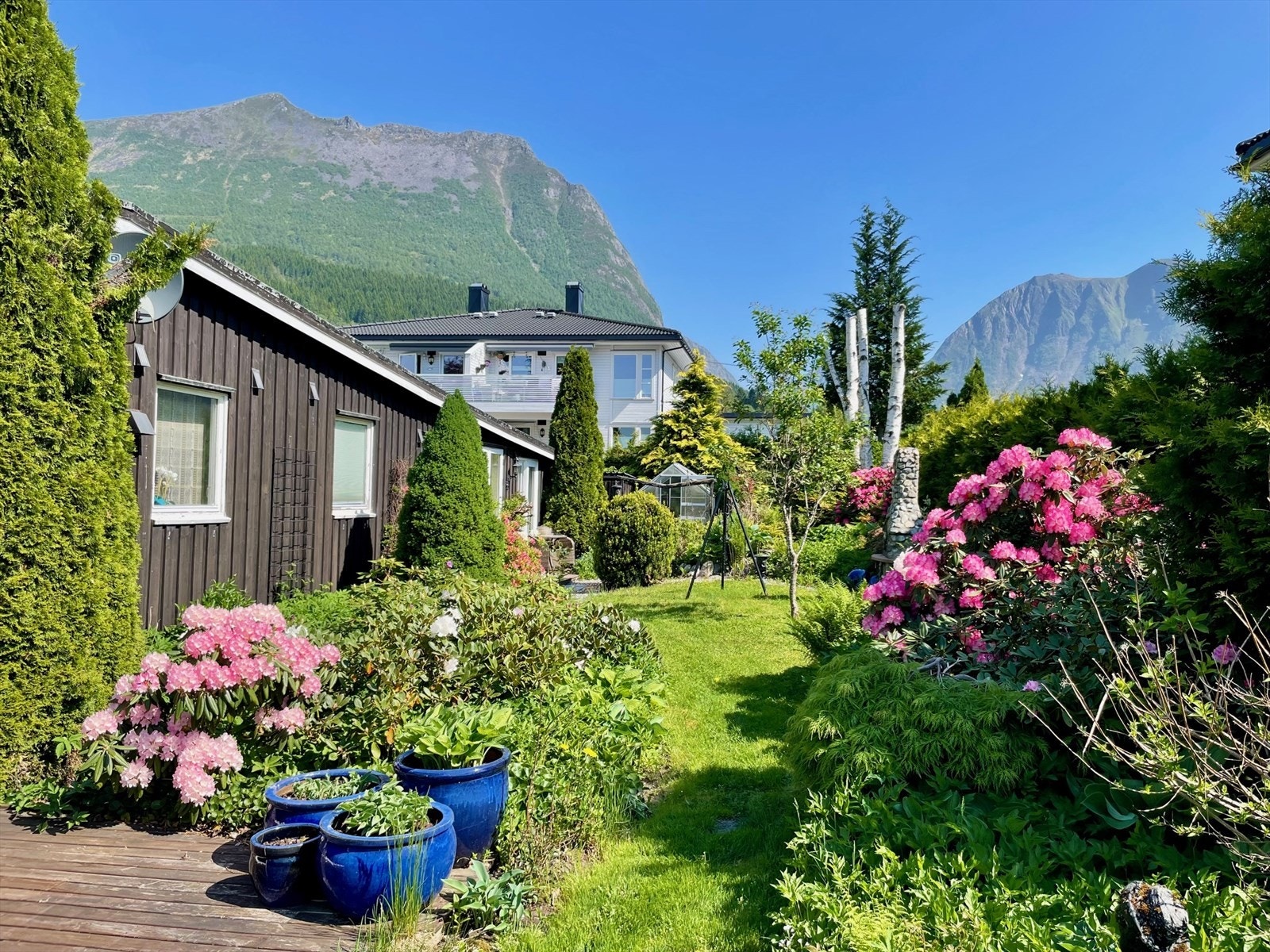 Del av uteområde bak boligen Galleribilde