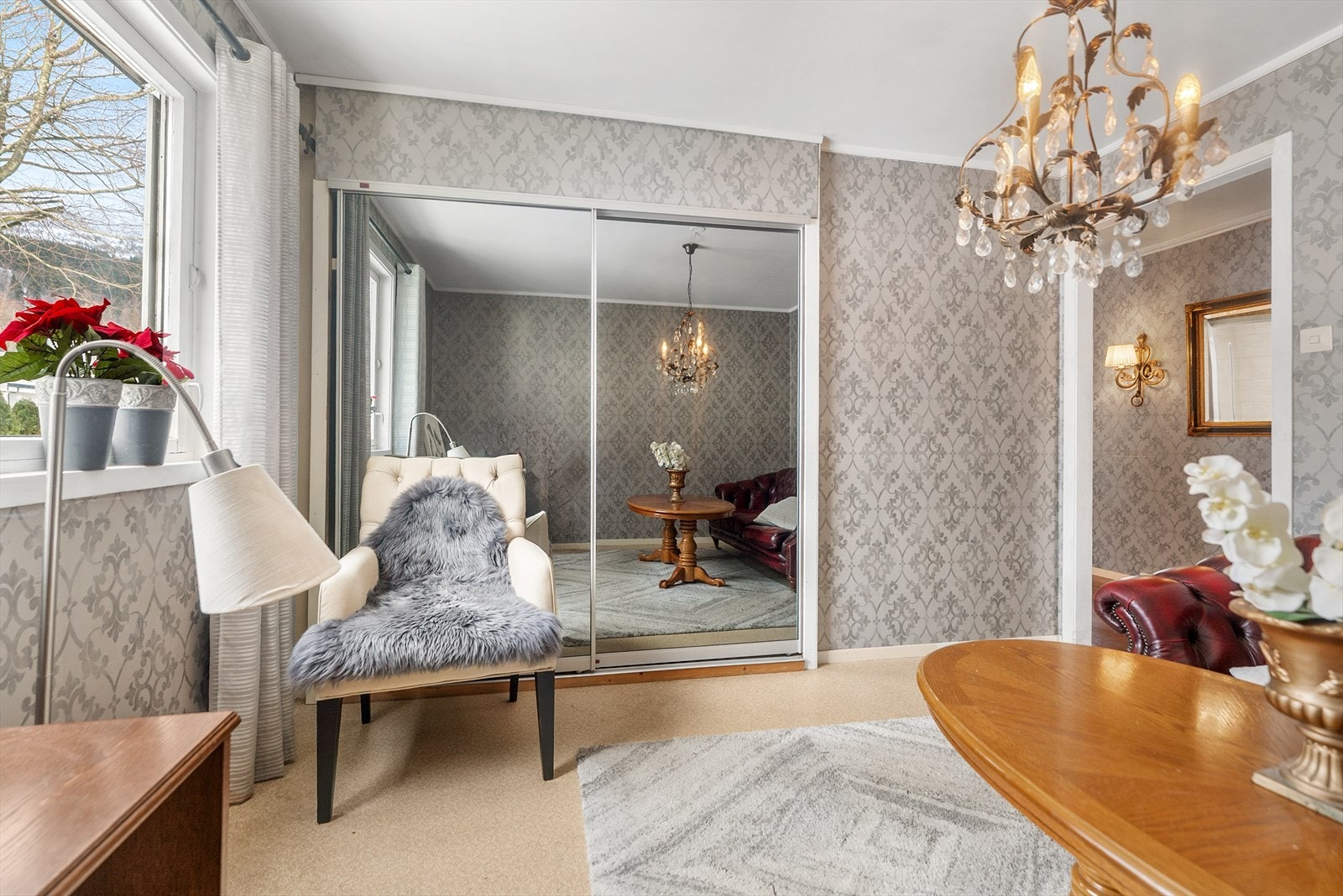 TV-stue som kan brukast som soverom Galleribilde