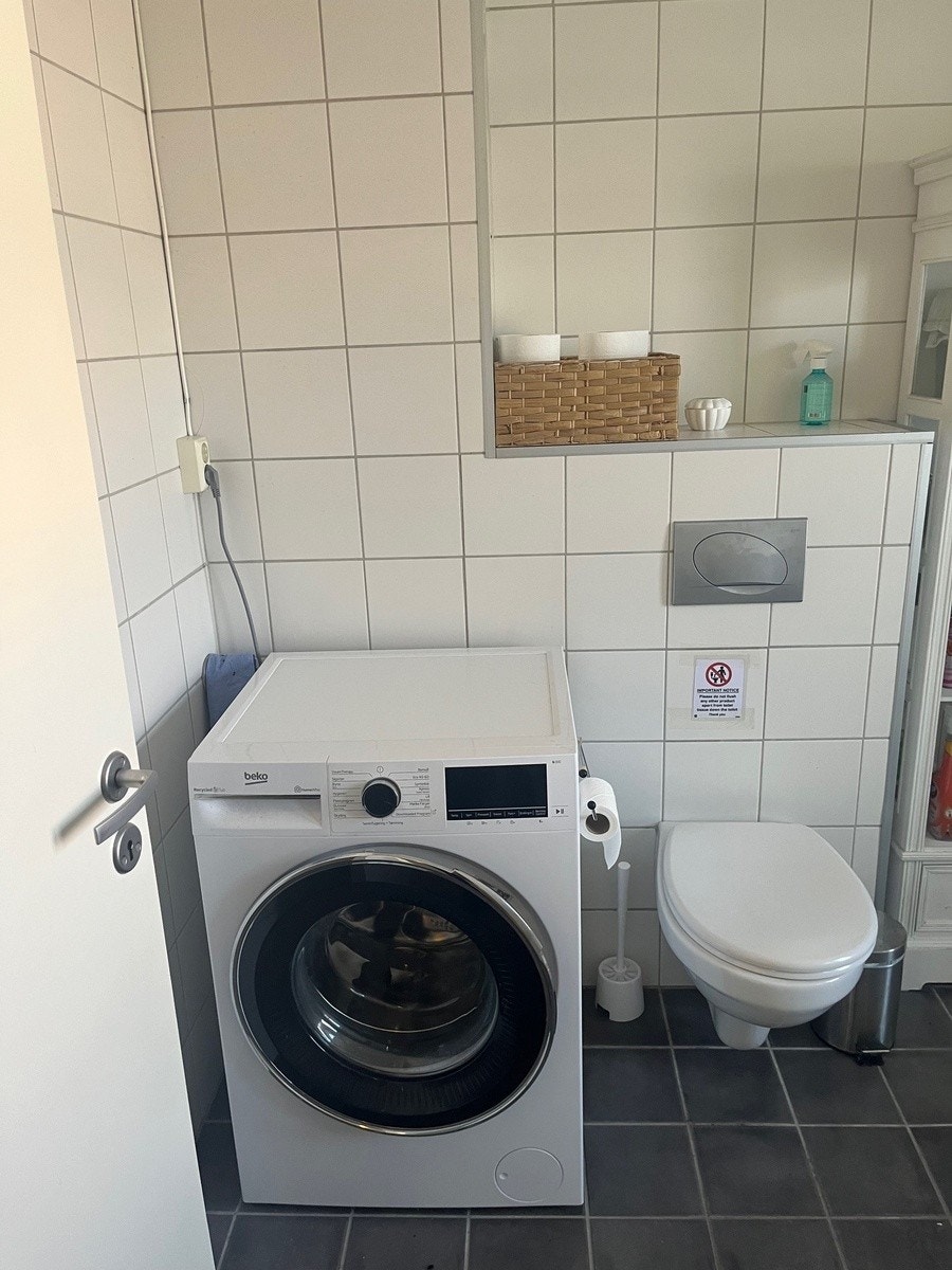 Bad 2. etg. med vaskemaskin Galleribilde