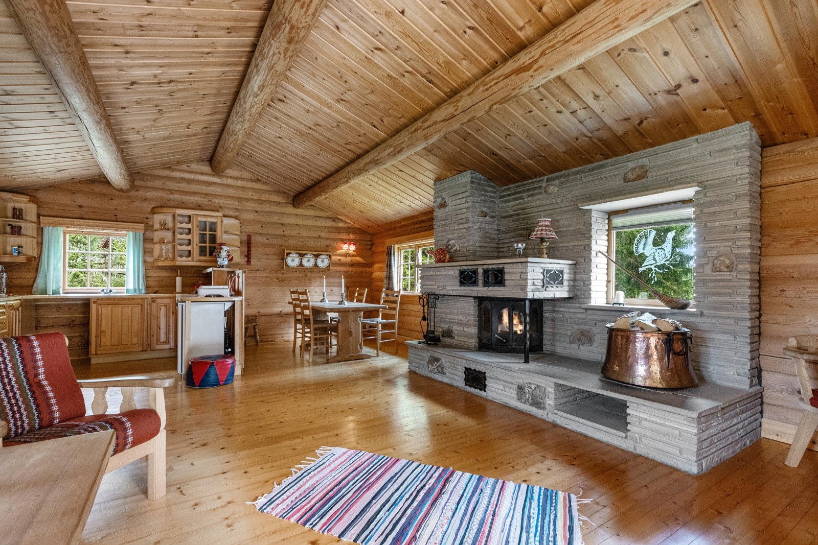 Peisen bidrar til god varme og hyggelig stemning Galleribilde