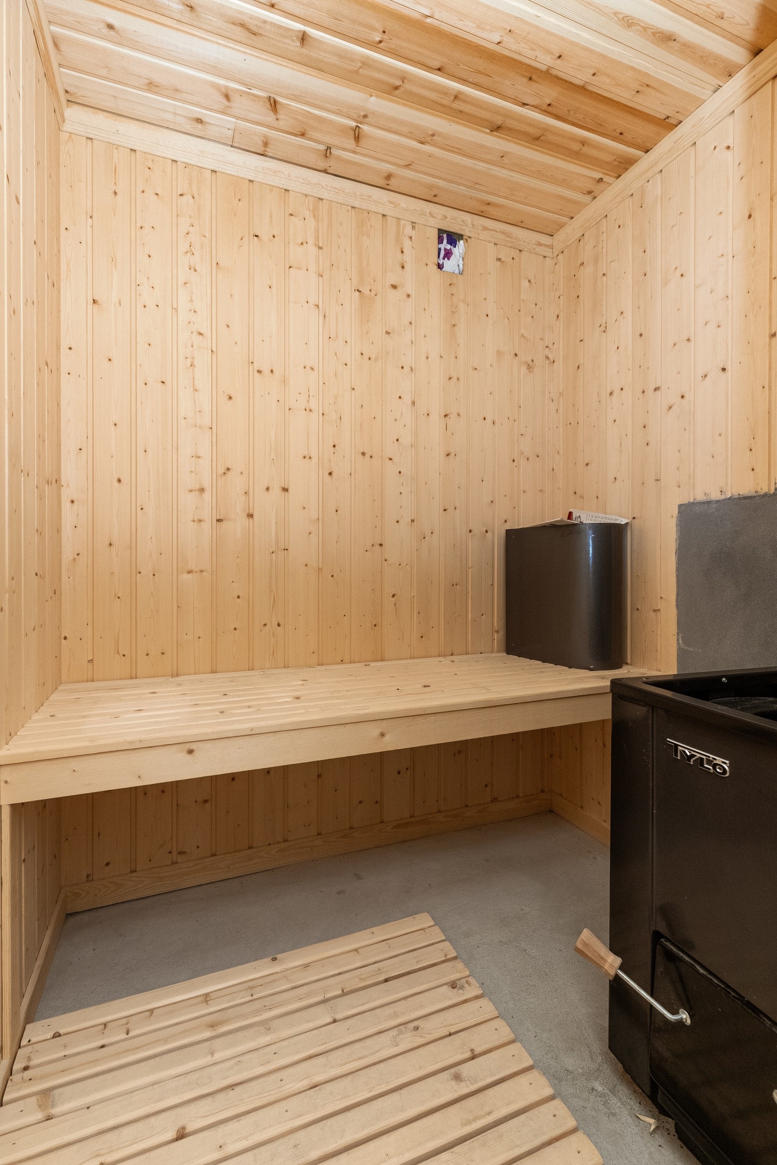 Det er også påbegynt til badstue med vedfyrt badstueovn. Galleribilde