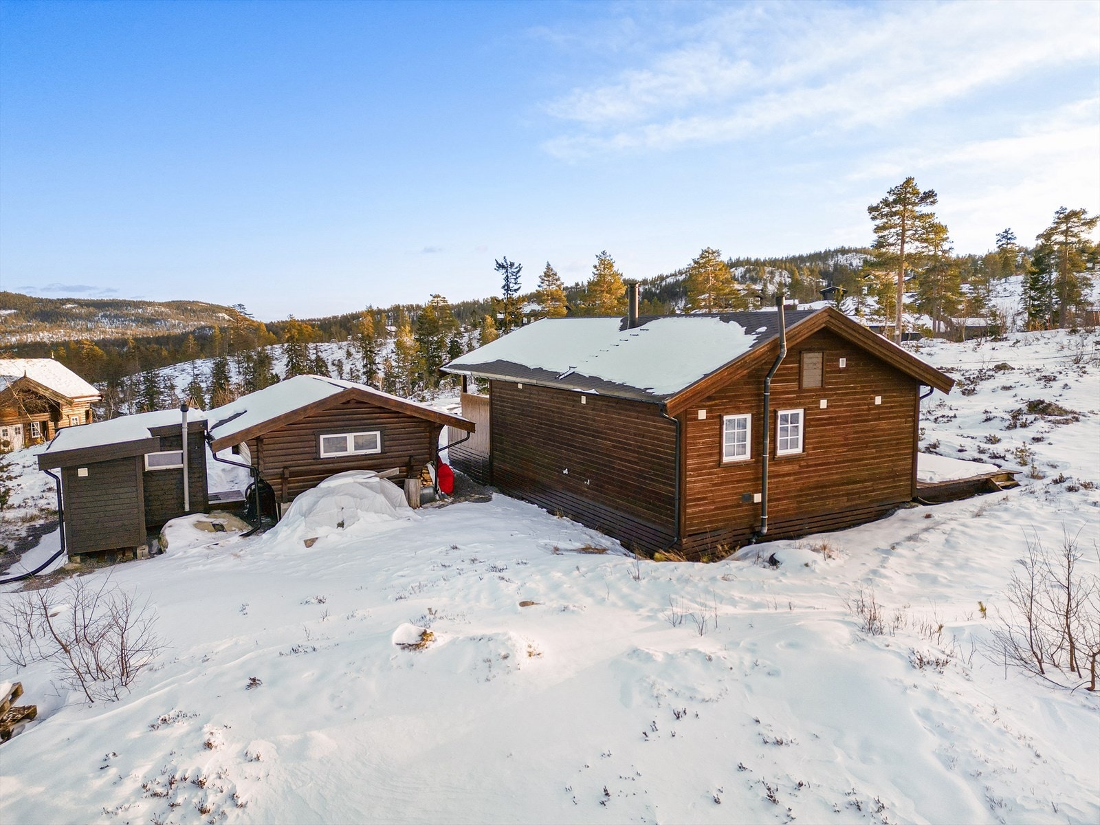 Eiendommen ligger solrikt til på en populær del av Blefjell Sør, ikke langt fra Blestølen Galleribilde