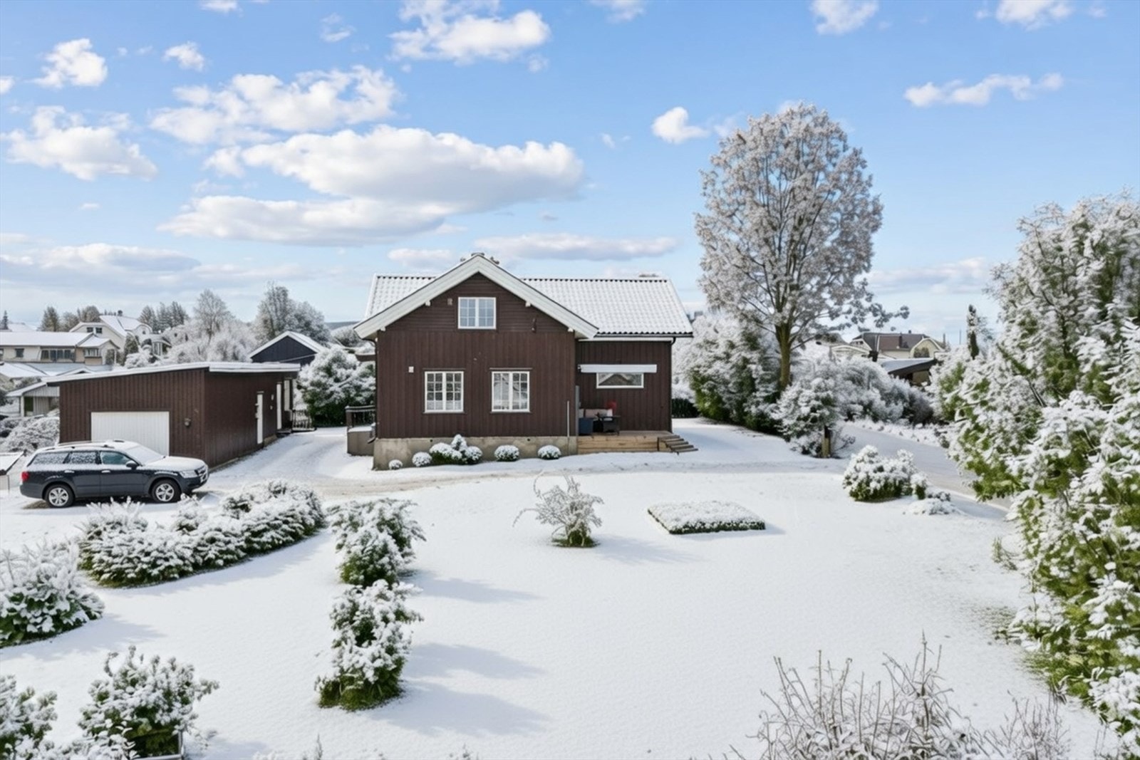 Kort vei til sentrum og daglige servicetilbud. Vinterstemningen i dette bildet er skapt av AI og kan avvike fra virkeligheten. Galleribilde