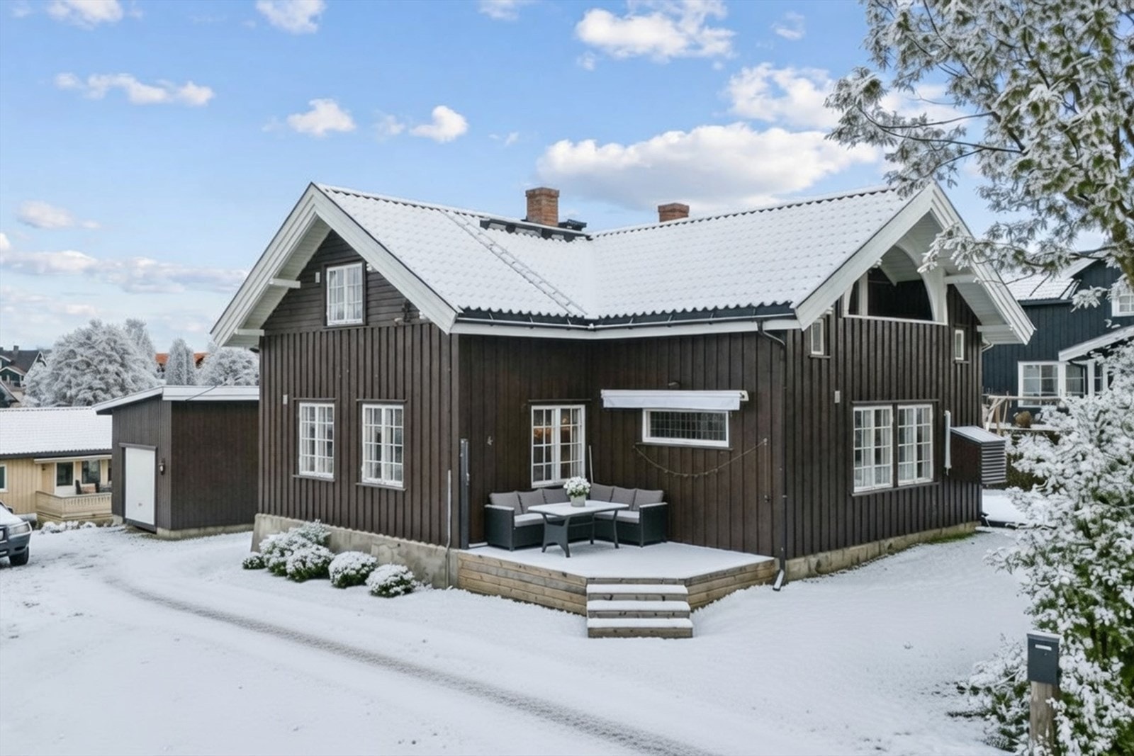 Fasade - inngangsparti og utearealer Galleribilde